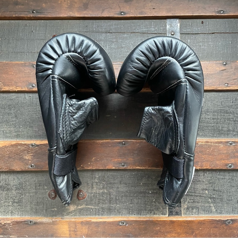 Boon Black Leather Bag Gloves Hand Made in Thailand, Boxing MMA Muay Thai, Small - Picture 3 of 12